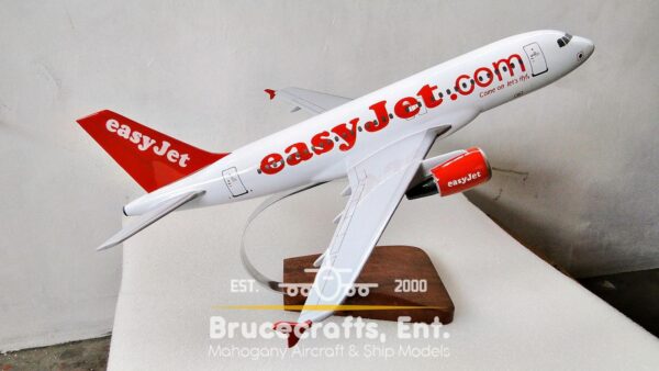 Model of A319 Easyjet Airbus with detailed craftsmanship.